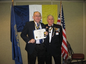 John Parsons is awarded the Liberty Medal for sponsoring more than 10 SAR members. 